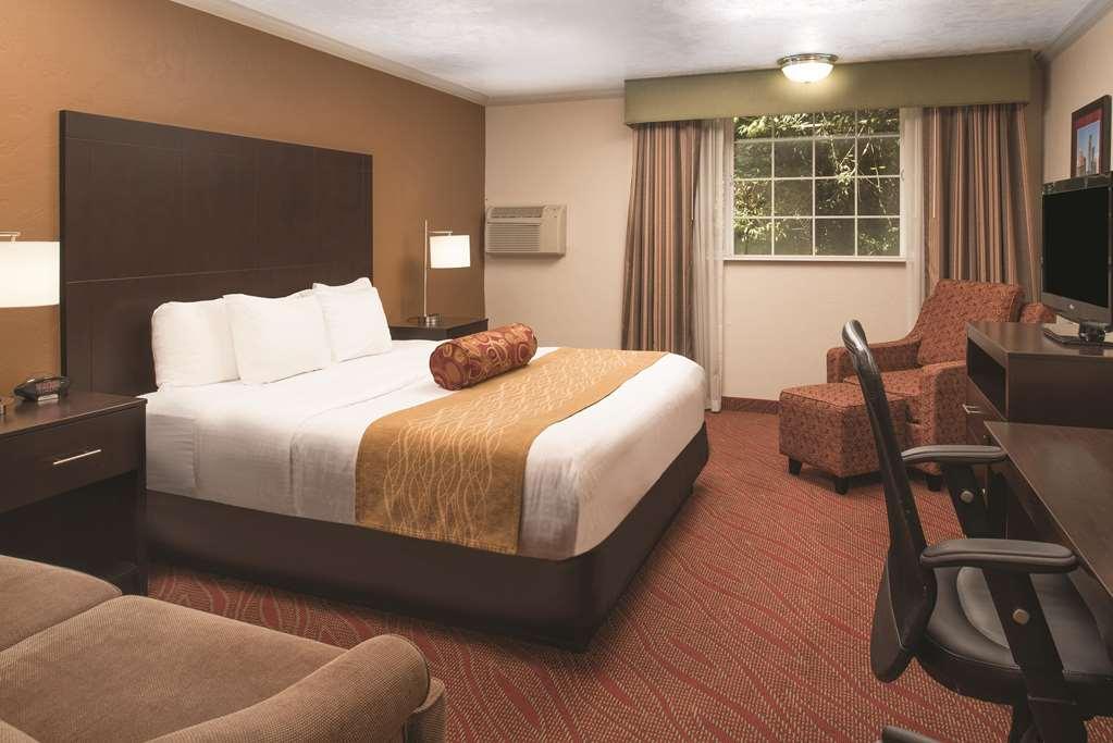 Best Western Plus Parkway Inn Вілсонвілл Екстер'єр фото