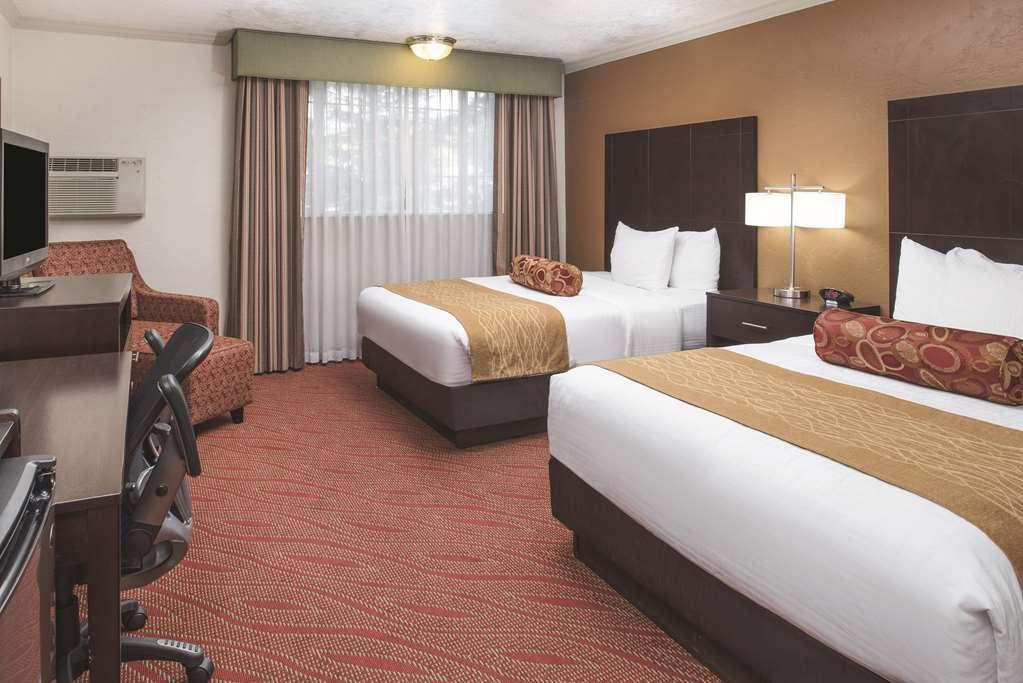 Best Western Plus Parkway Inn Вілсонвілл Екстер'єр фото