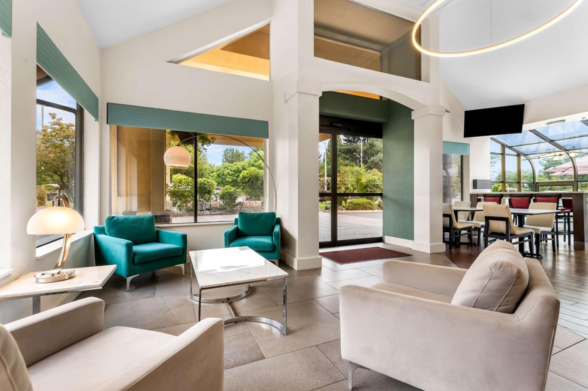 Best Western Plus Parkway Inn Вілсонвілл Екстер'єр фото