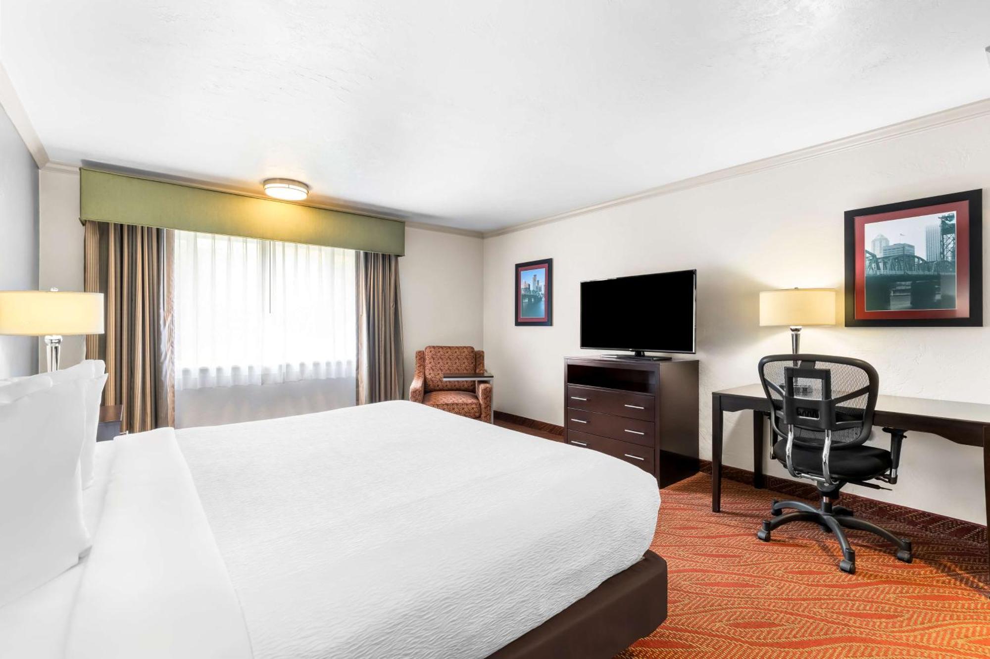 Best Western Plus Parkway Inn Вілсонвілл Екстер'єр фото