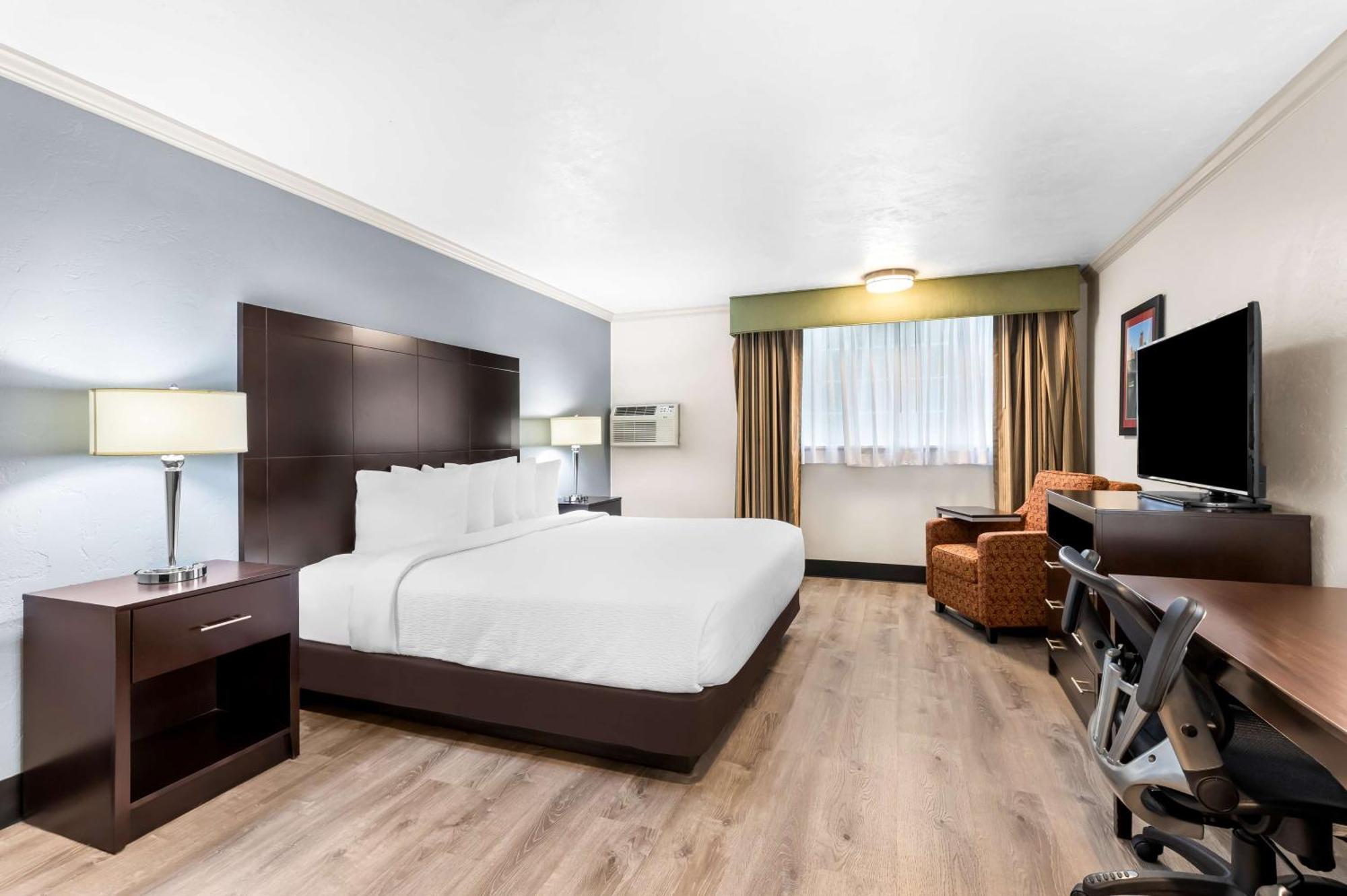 Best Western Plus Parkway Inn Вілсонвілл Екстер'єр фото