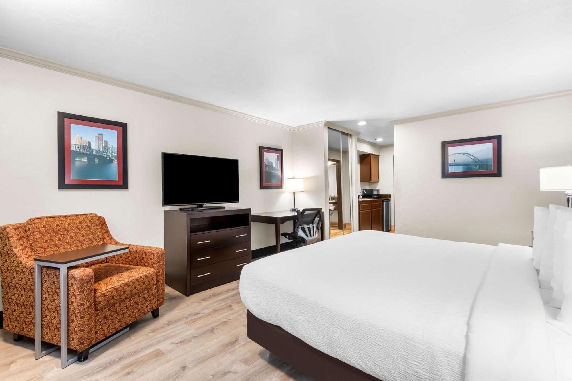 Best Western Plus Parkway Inn Вілсонвілл Екстер'єр фото