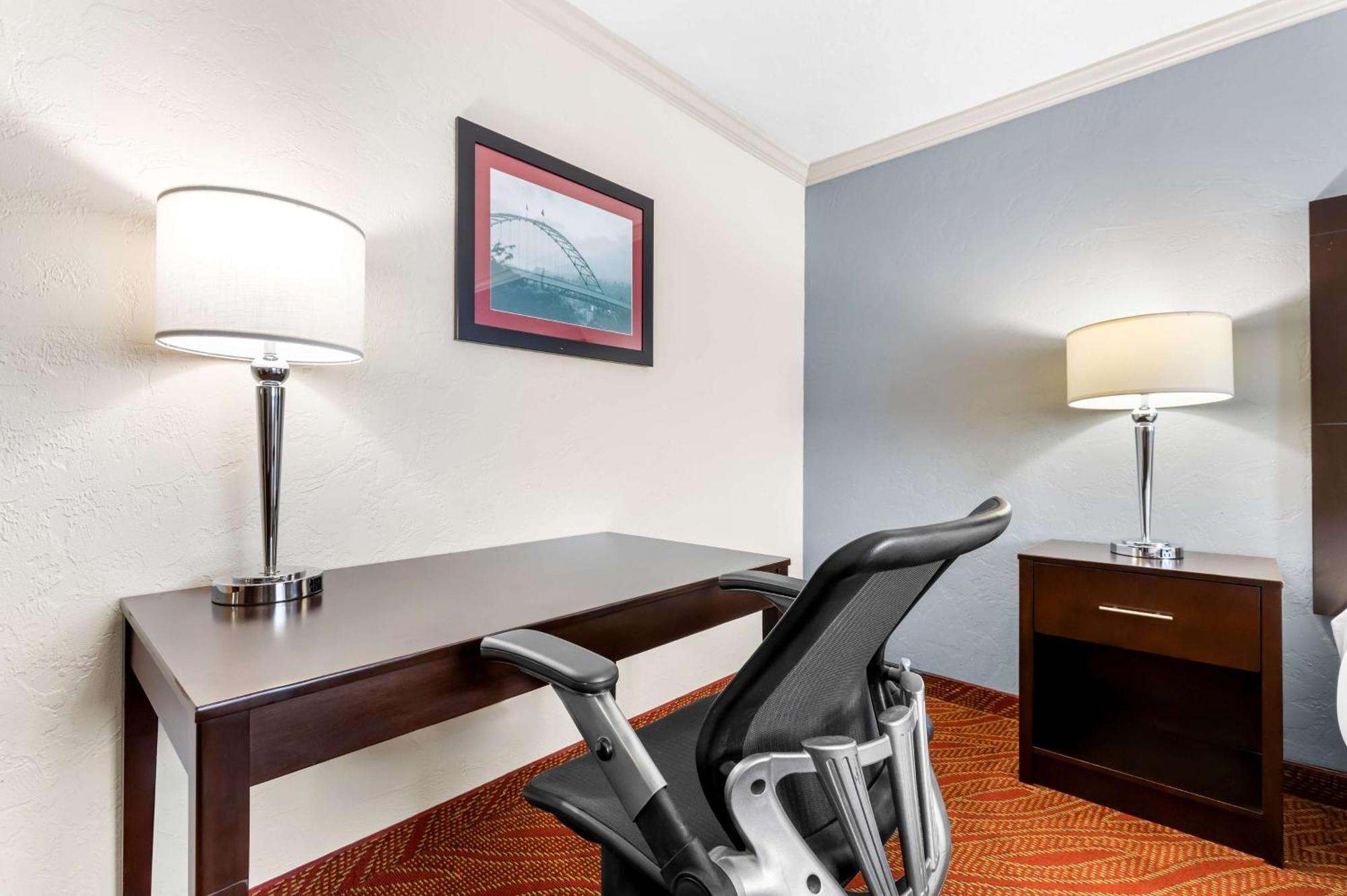 Best Western Plus Parkway Inn Вілсонвілл Екстер'єр фото